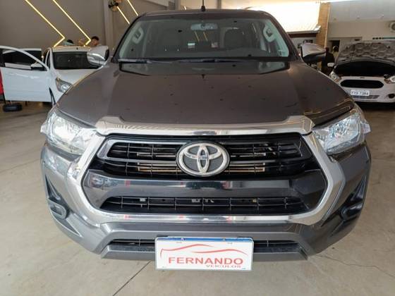 TOYOTA HILUX 2.8 D-4D TURBO DIESEL CD SRV 4X4 AUTOMÁTICO